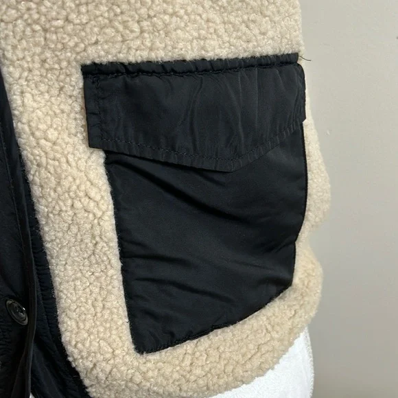 The Lynk fuzzy vest trimmed with blk - Picture 3 of 9